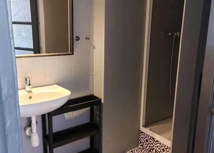 Finger Guest Nocleg ze śniadaniem 4*