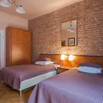 Finger Guest 3*